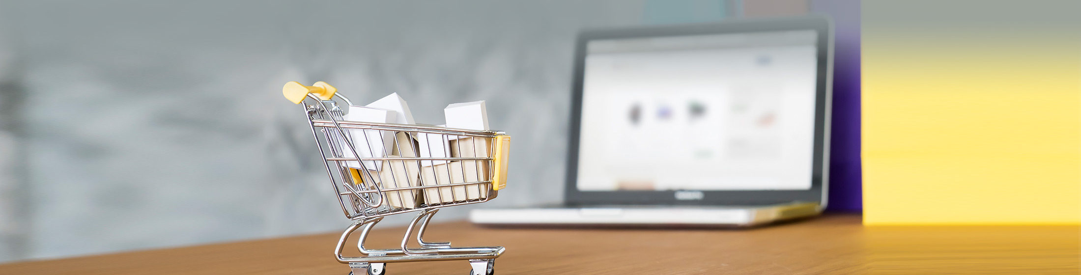 Banner Online Vs Offline Revolution in Retail